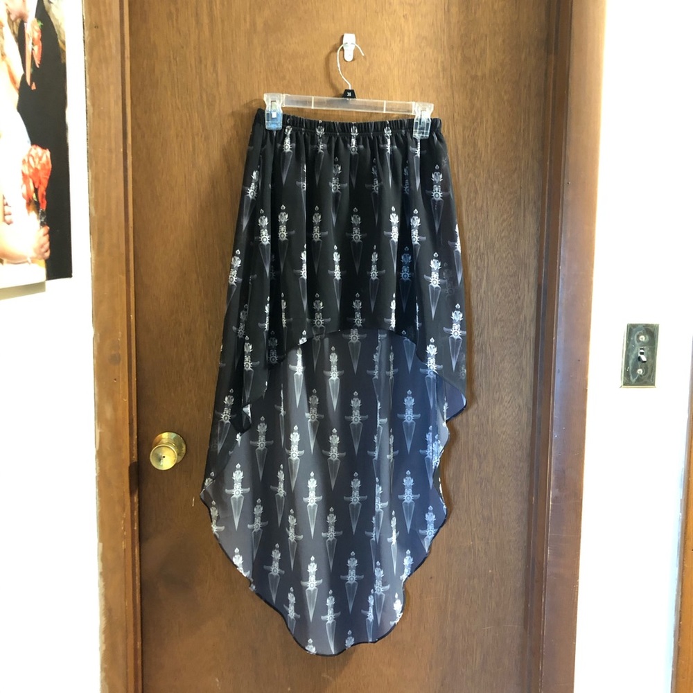 Black daggers high low skirt